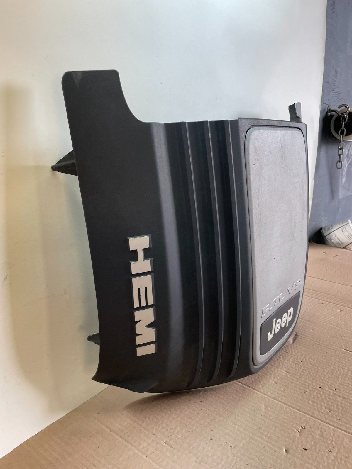 2005 to 2010 Jeep Grand Cherokee 5.7L Hemi Engine Cover Plastic Shield AH6486 DG2