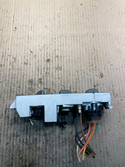 2001 - 2007 GMC Chevrolet Express 1500 Climate Control A/C x8683 DG5
