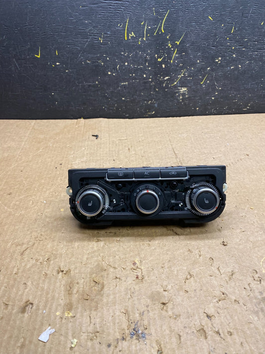 2010 - 2014 Volkswagen Passat Center Climate Control Panel AC Heater Z4351 DG0