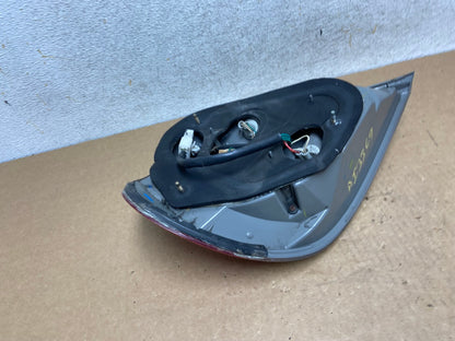 2005 to 2006 Toyota Camry Tail Light Right Passenger Side AI3369 LK5