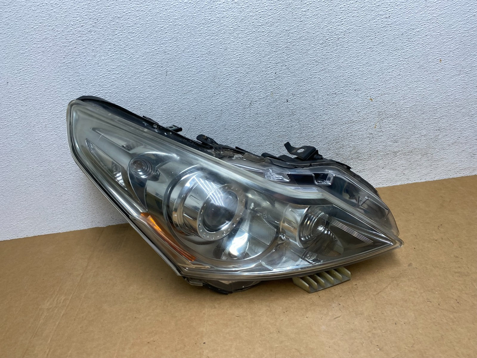 2010-2012 Infiniti G37 Right Passenger Side Xenon HID Headlight AE3040 DW0