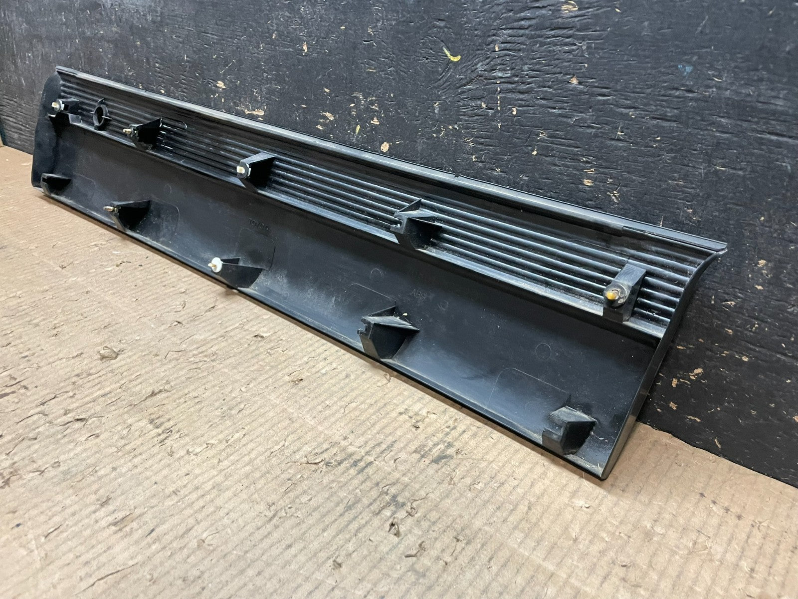 1993-1996 Toyota Corolla  Sedan Rear Center Garnish Panel 76801-12420 Y6513 DG6