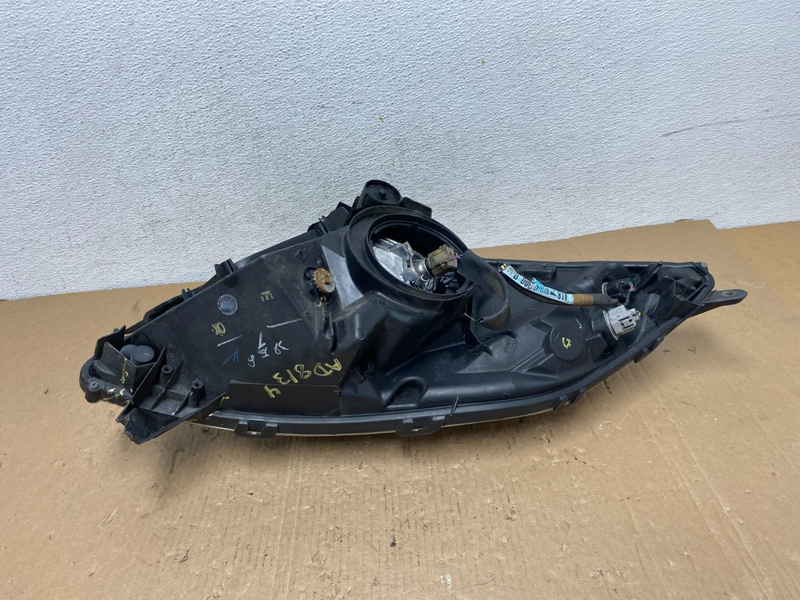2006-2009 Toyota Prius Left Driver LH Side Blue Headlight Halogen AD8134 DW8