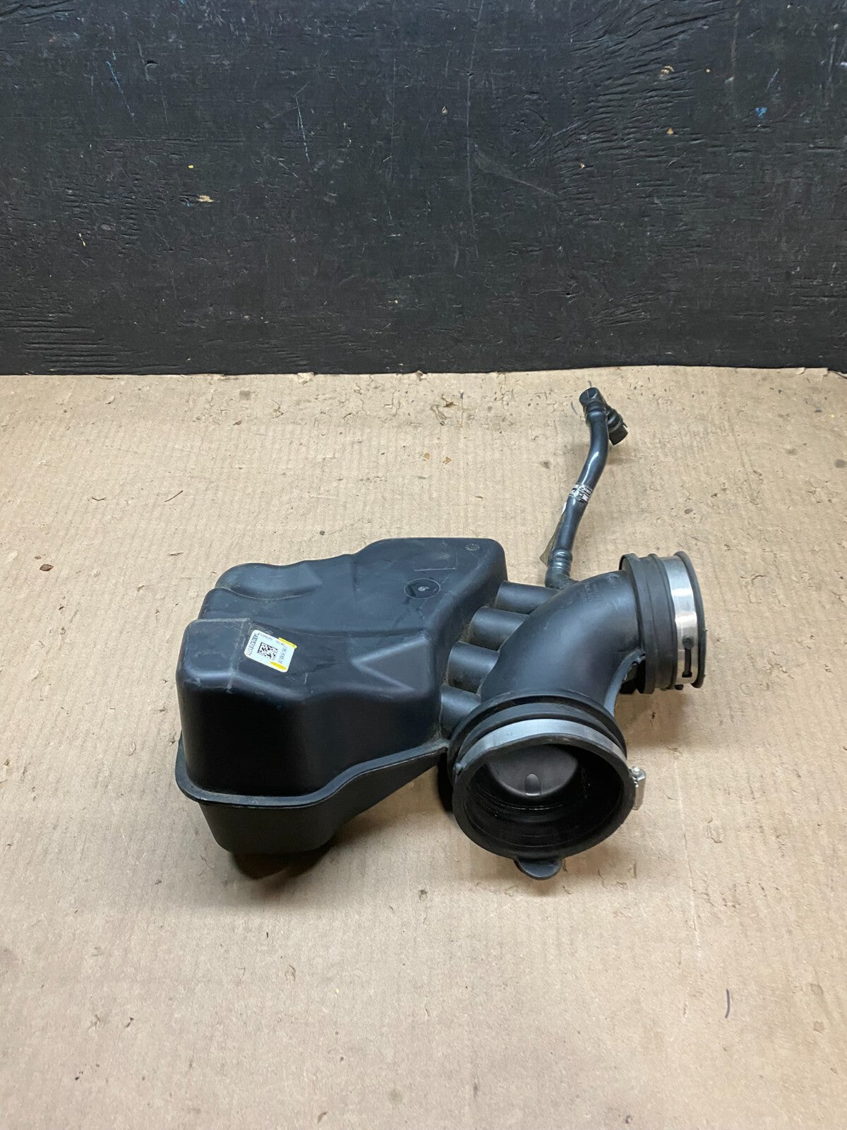 2020 to 2022 Ford Explorer OEM Air Right Intake Cleaner Inlet OEM j0666 DG15
