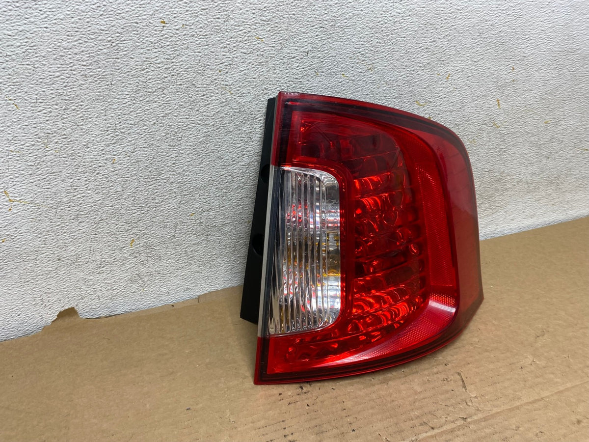 2011 2012 2013 2014 Ford Edge Right Passenger RH Side Tail light AH8015 LK1