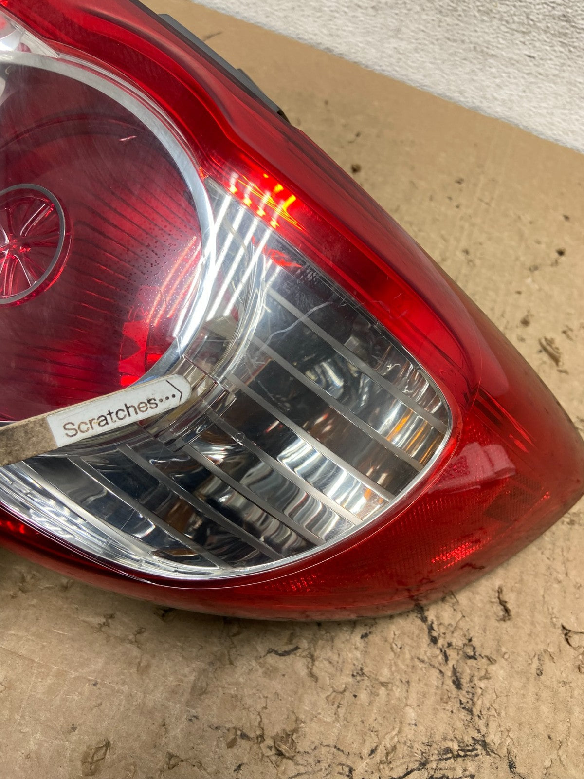 2010 to 2012 Hyundai Santa Fe Right Passenger RH Tail Light AF8432 DW3