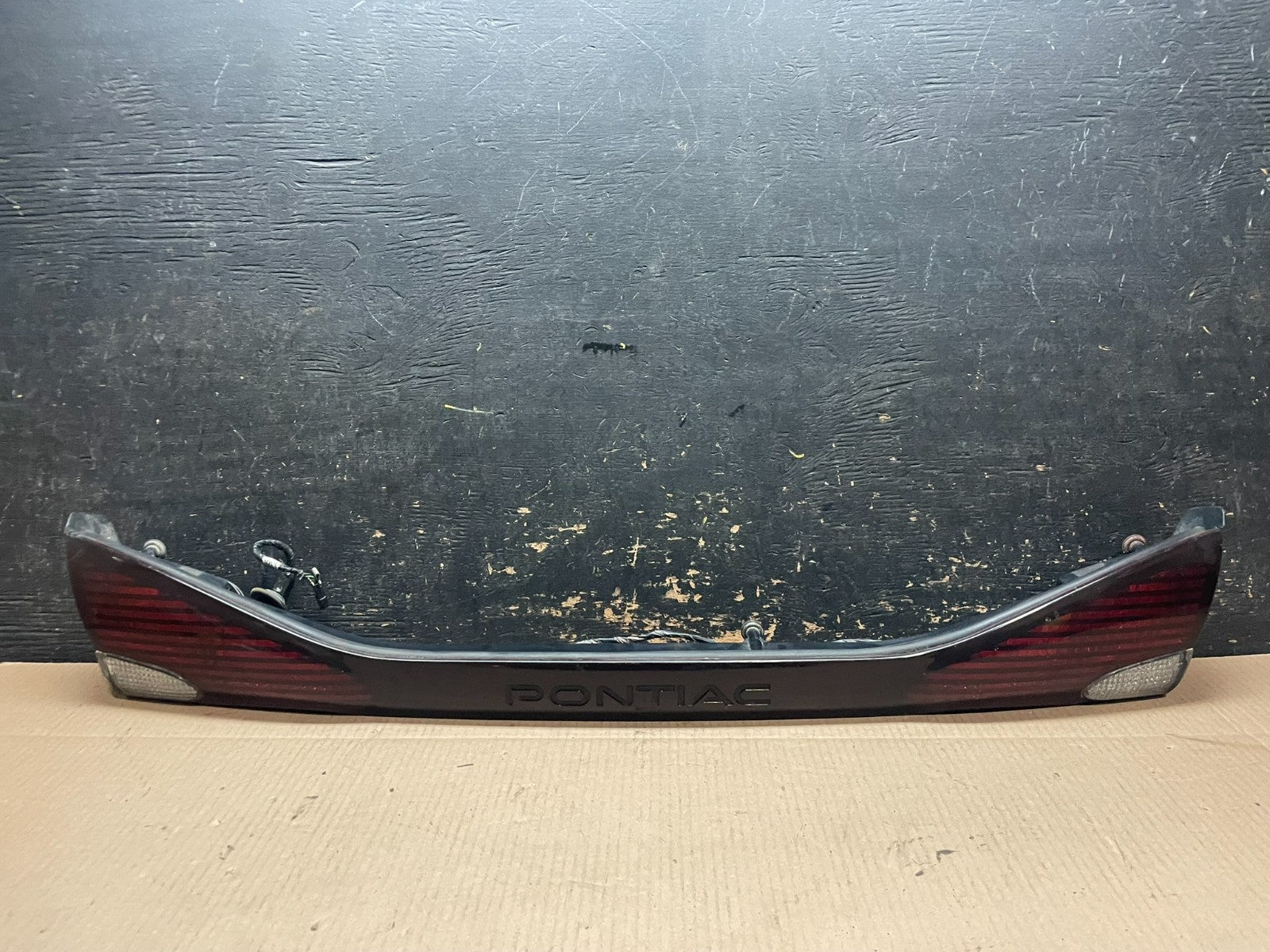 1996 to 1999 Pontiac Bonneville Tail Gate Tail Light Reverse light z8406 DG0