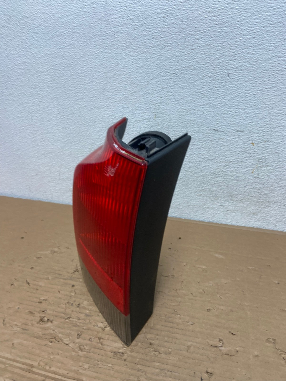 2001 - 2004 Volvo Xc70 V70 Left Driver LH Side Tail Light AD4306 LK1