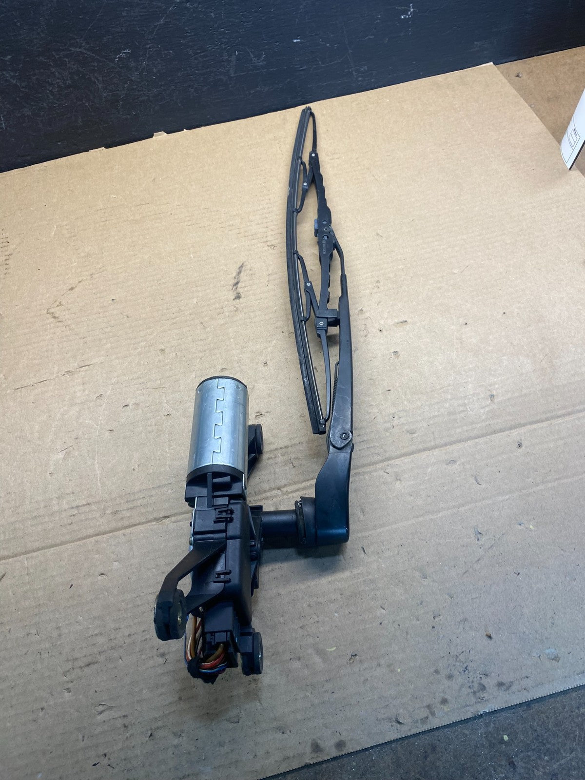 2000 to 2006 BMW X5 E53 Rear Windshield Wiper Motor OEM AC6846 DG1