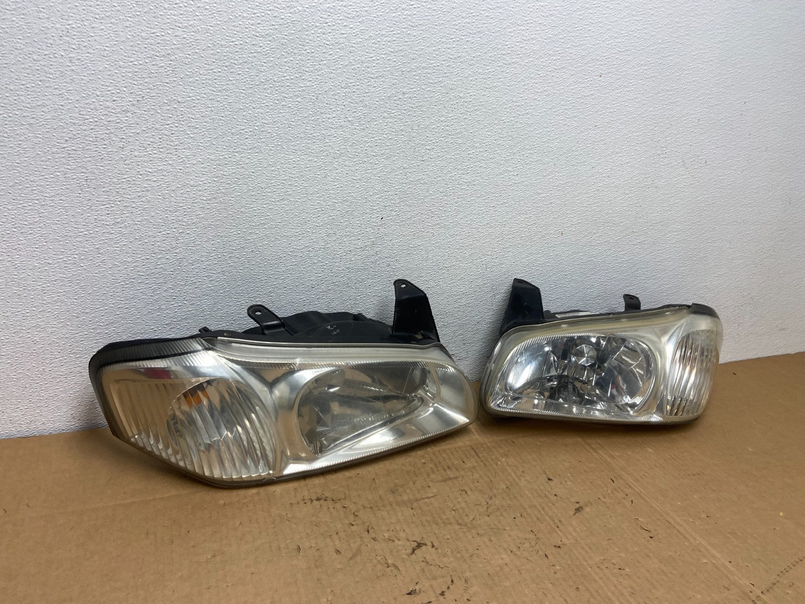 2000 to 2001 Nissan Maxima Left+Right Side Set Halogen Headlights AC7692 DG2