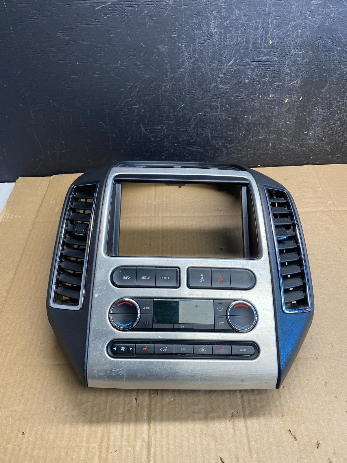 2007 - 2010 Ford Edge Heater Climate Control Radio Control Dash Bezel ac9366 DG3