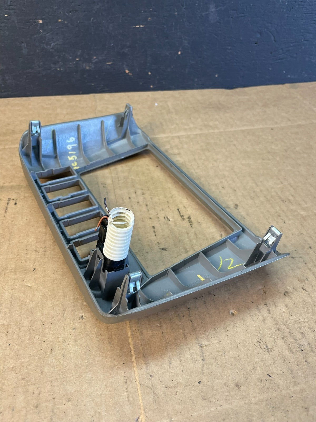 2001-2003 Toyota Sienna Center Console Dash Radio Bezel Trim AC5196 DG8