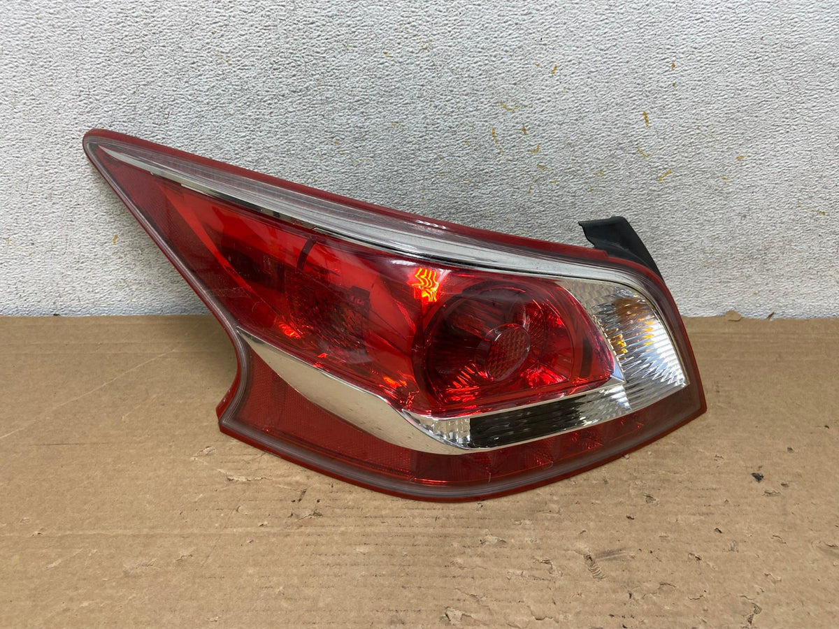 2013 2014 2015 Nissan Altima Left Driver LH Side Tail Light AH8877 LK0
