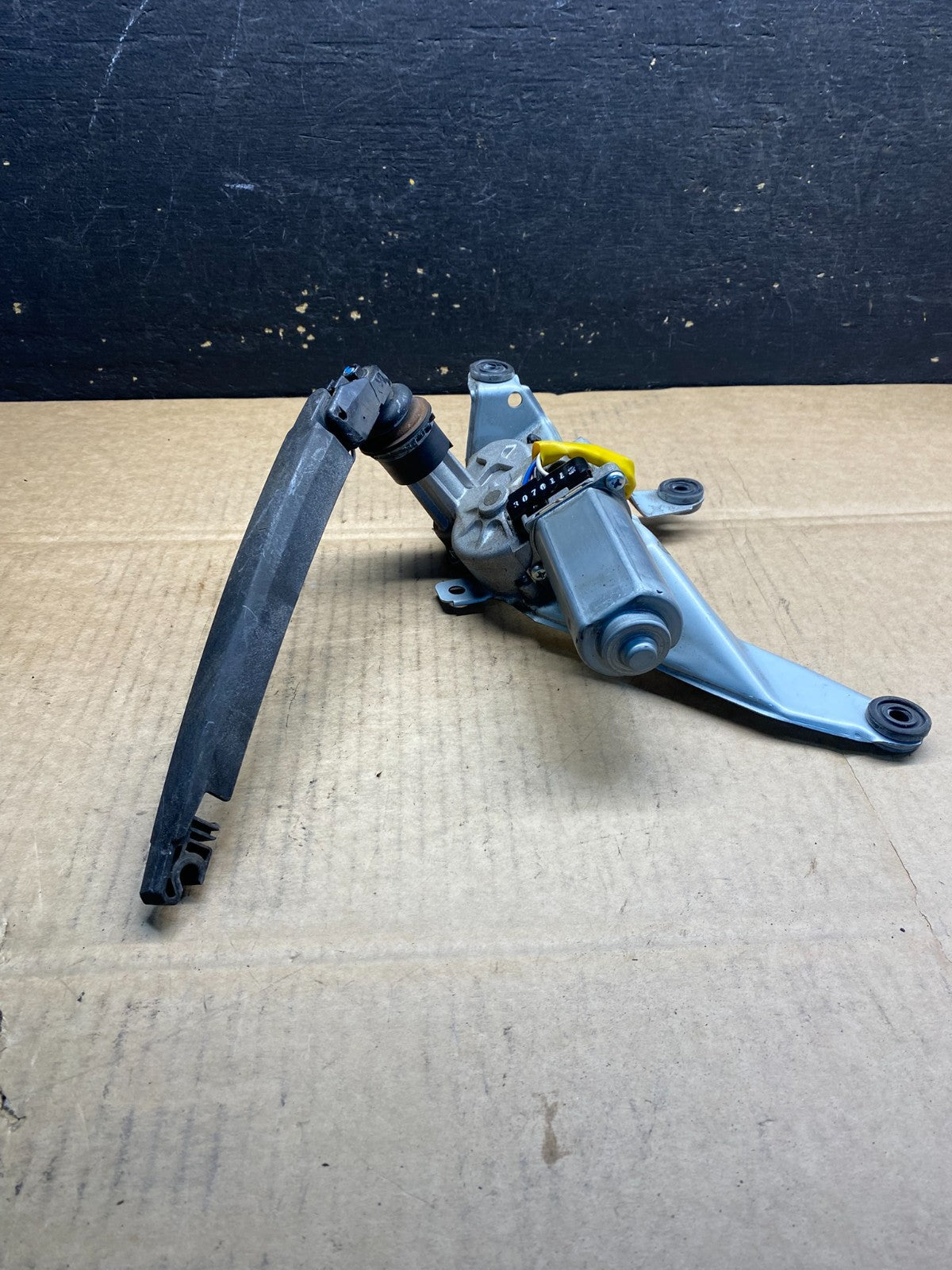 2007-2012 Kia Rondo Rear Glass Windshield Wiper Motor AB3958 DG2