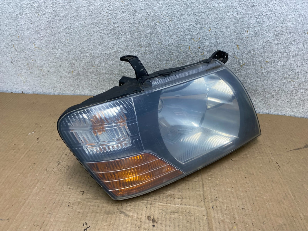 2000 to 2004 Mitsubishi Montero Pajero Right Passenger RH Headlight AI8004 DW2