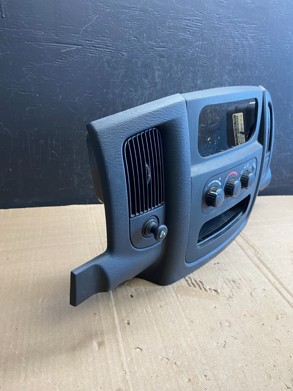 2002 to 2005 Dodge Ram Radio Climate Control Dash Air Vent Bezel Trim AD7244 DG1