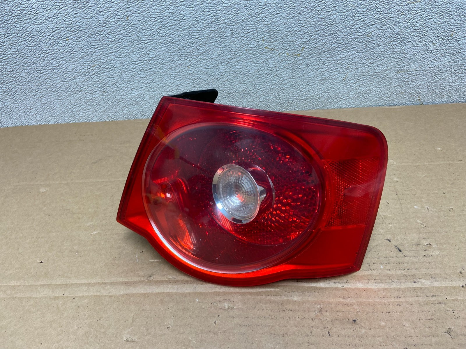 2005 2006 2007 Volkswagen Jetta Right Passenger Rh Side Tail Light OEM AB4463 LK0