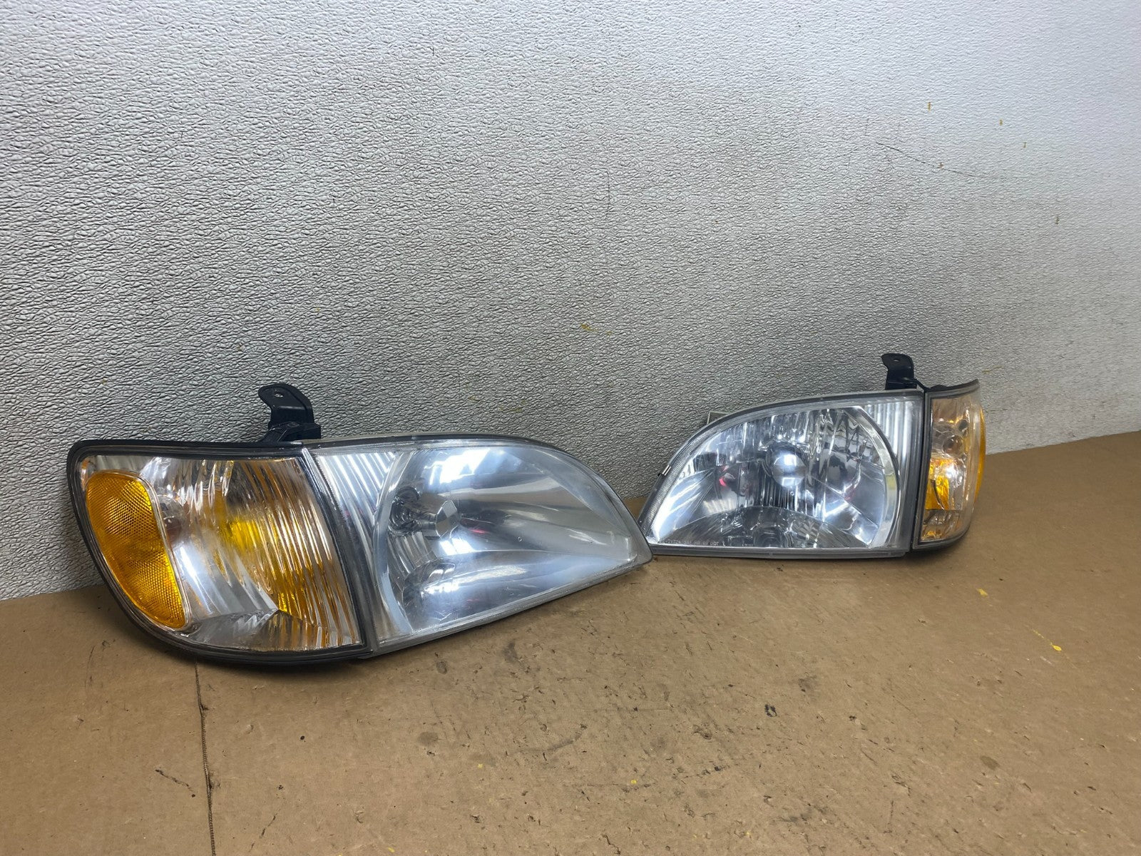 2001 2002 2003 Toyota Sienna Left+Right Side Set Headlights Halogen Z7915 DW2