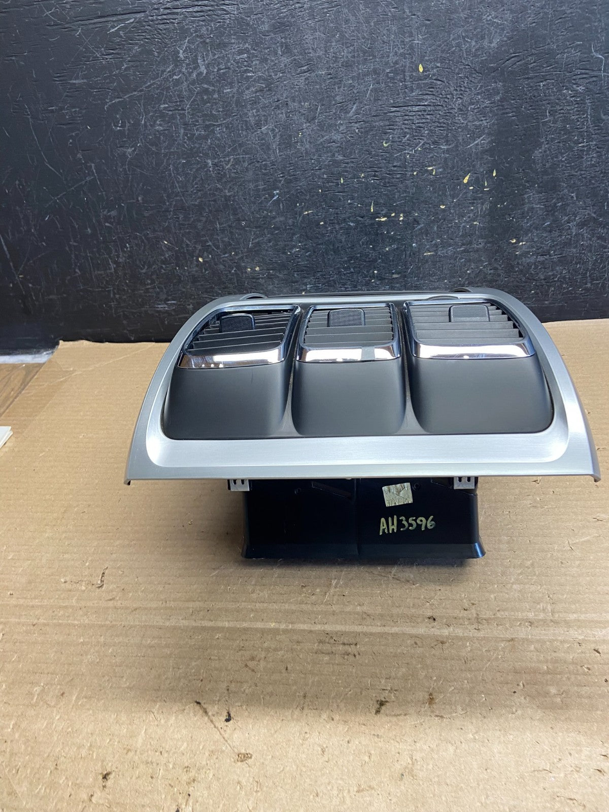 2007 - 2012 GMC Acadia A/C Heater Climate Control Radio Panel Bezel OE ah3596 DG3