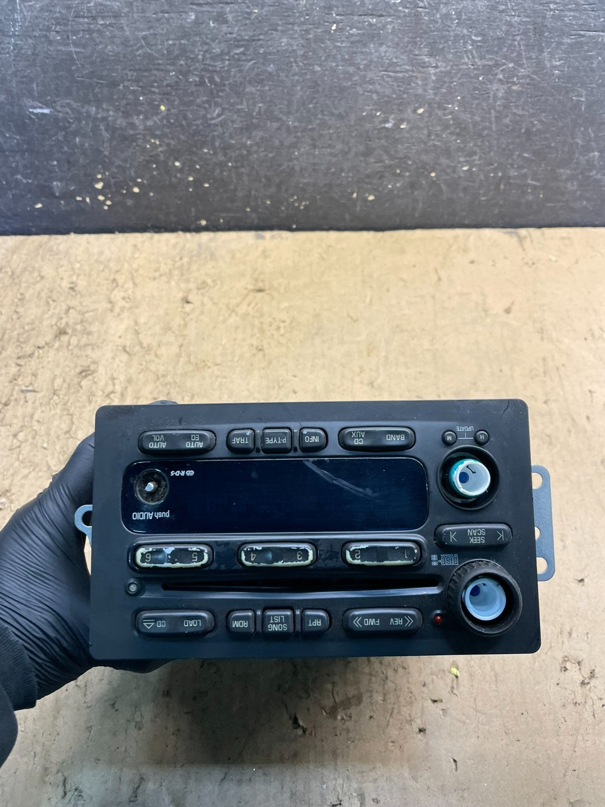 2000 - 2006 Chevrolet GMC Truck AM FM Radio OEM W6895 DG0