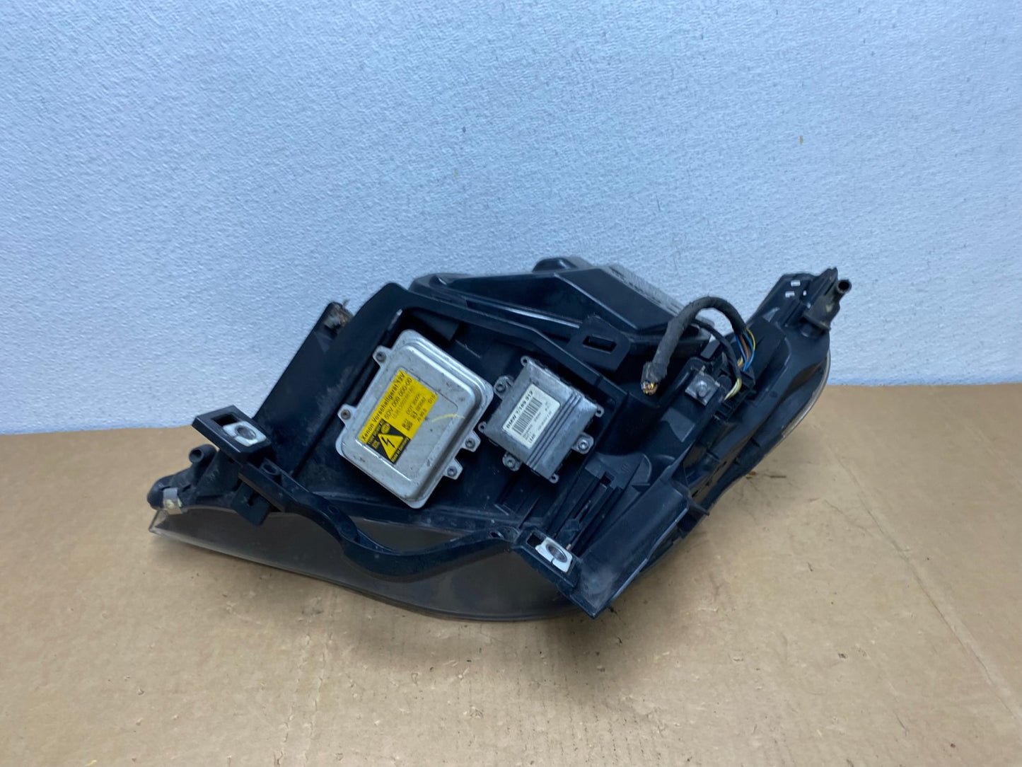 2004 to 2007 BMW 525i 5 Series Headlight Right Passenger Xenon AFS AC8564 DW6