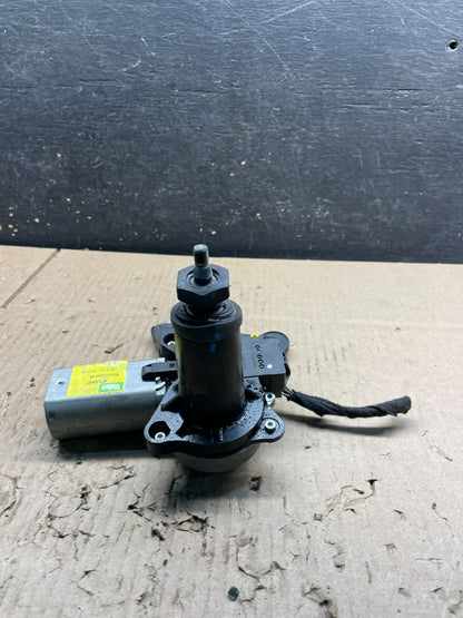 2010 to 2016 Cadillac SRX Rear Windshield Washer Wiper Motor V8835 DG3