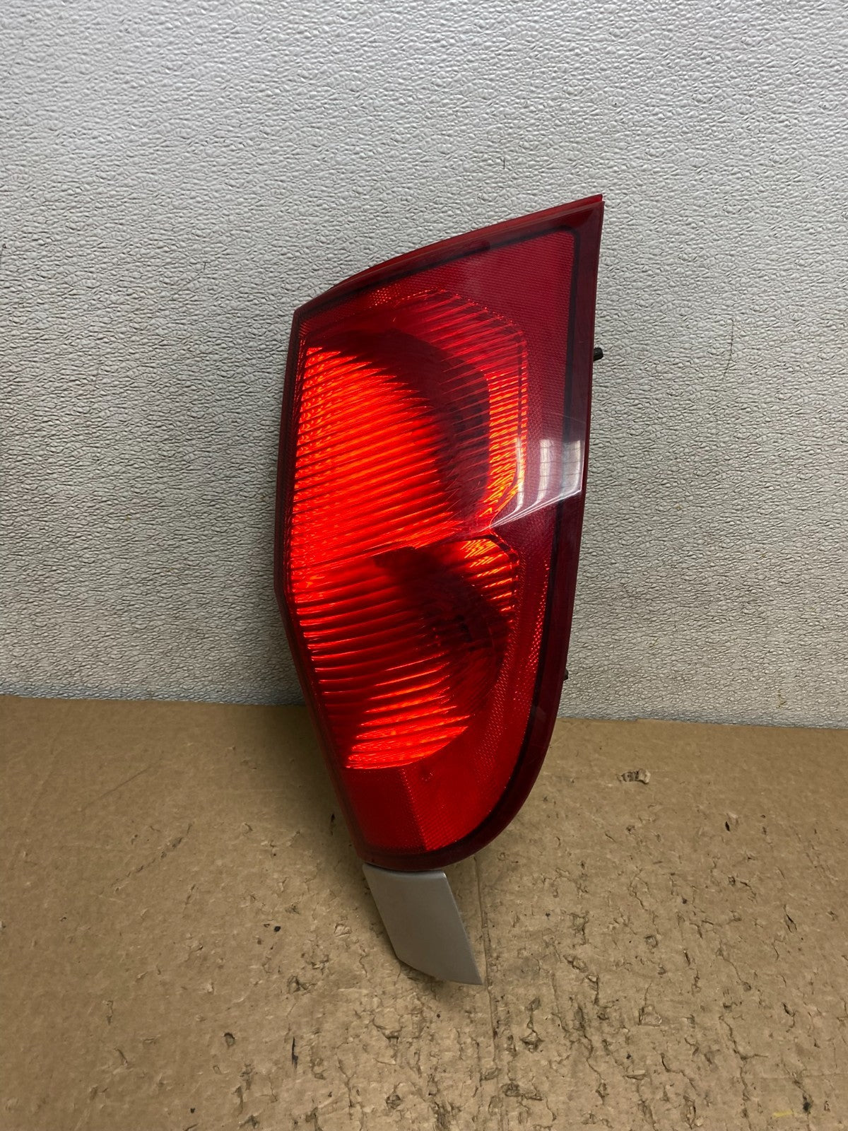 2002-2009 GMC Envoy XUV Right Passenger RH Side Tail Light Oem V0925 DW0