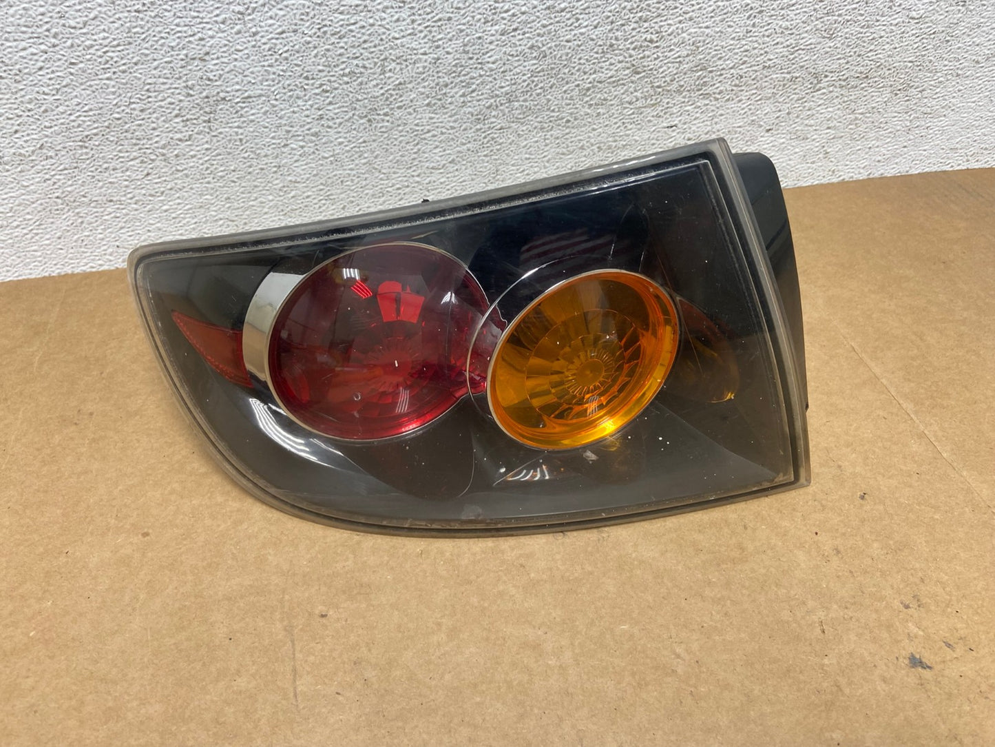 2004 2005 Mazda 3 Left Driver LH Side Tail Light AE2923 LK0