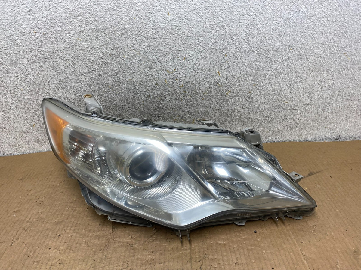 2012 2013 2014 Toyota Camry Right Passenger RH Halogen Headlight AI8160 DW0