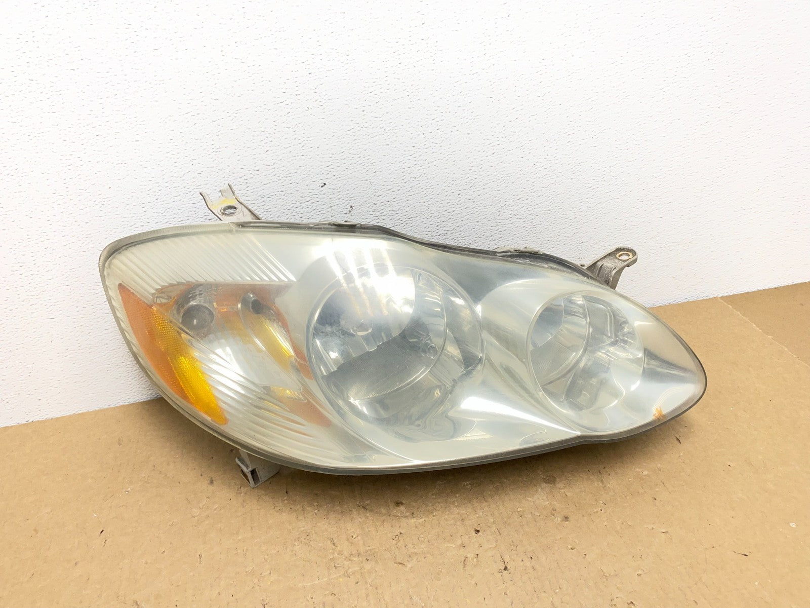 2003 to 2004 Toyota Corolla Right Passenger RH side Headlight AC1375 DW0
