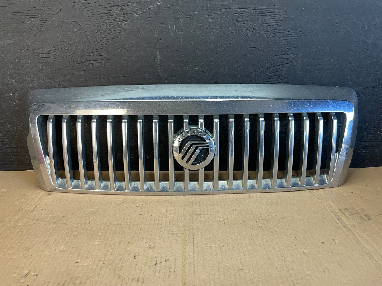 2006 to 2008 Mercury Grand Marquis Front Upper Grill Grille AD8509 DG0