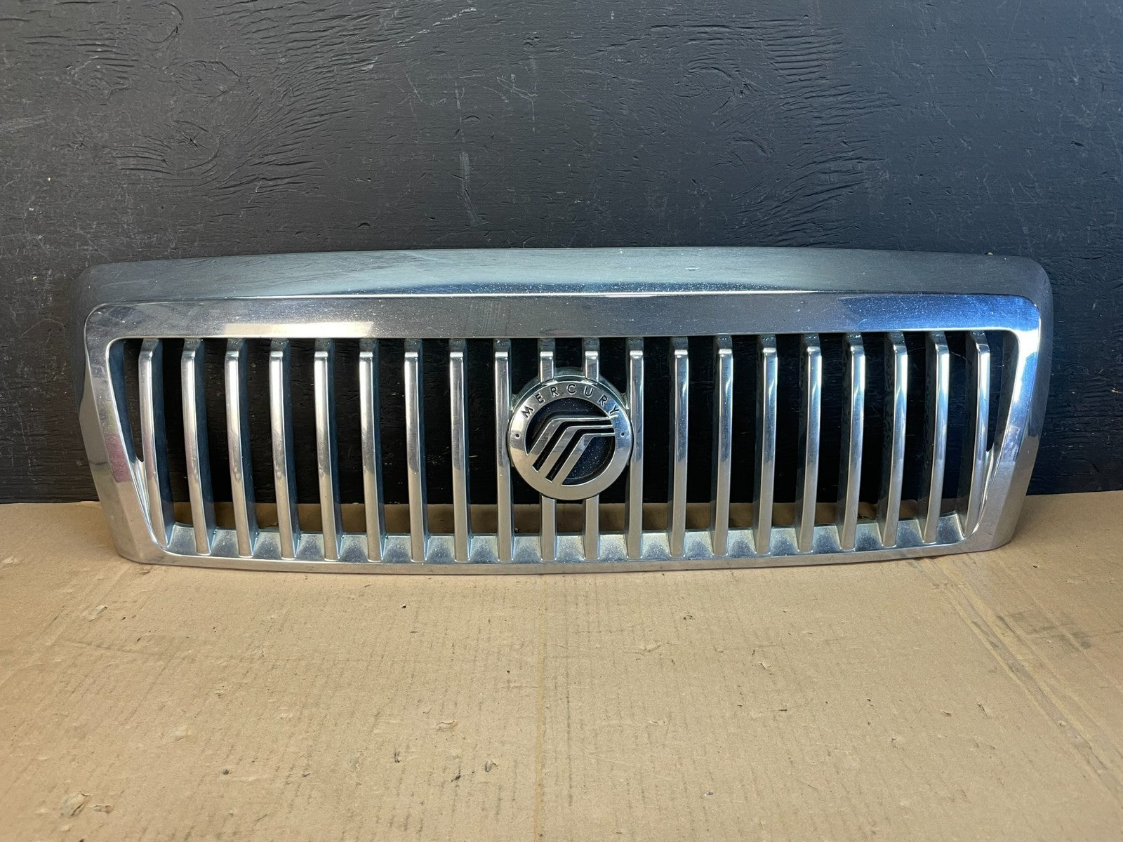 2006 to 2008 Mercury Grand Marquis Front Upper Grill Grille AD8509 DG0