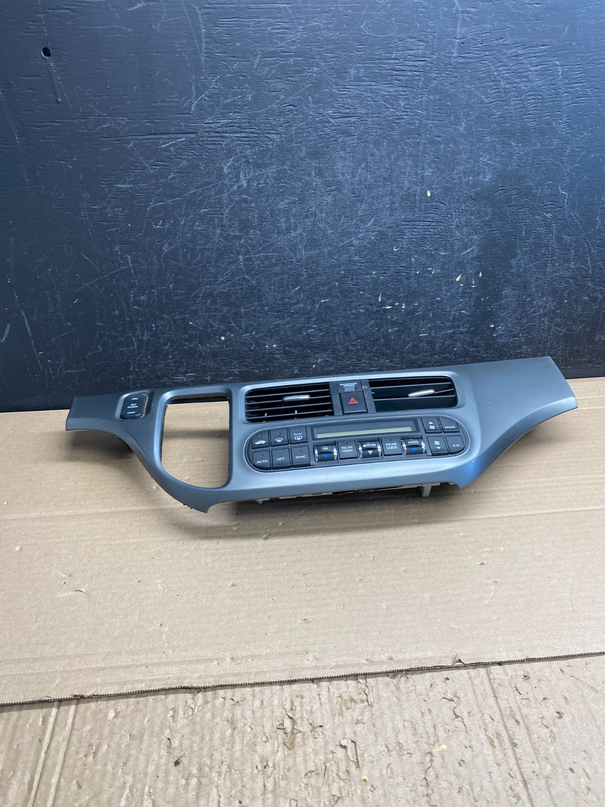 2005 to 2010 Honda Odyssey Radio Climate Control Dash Trim Bezel AG0057 DG1