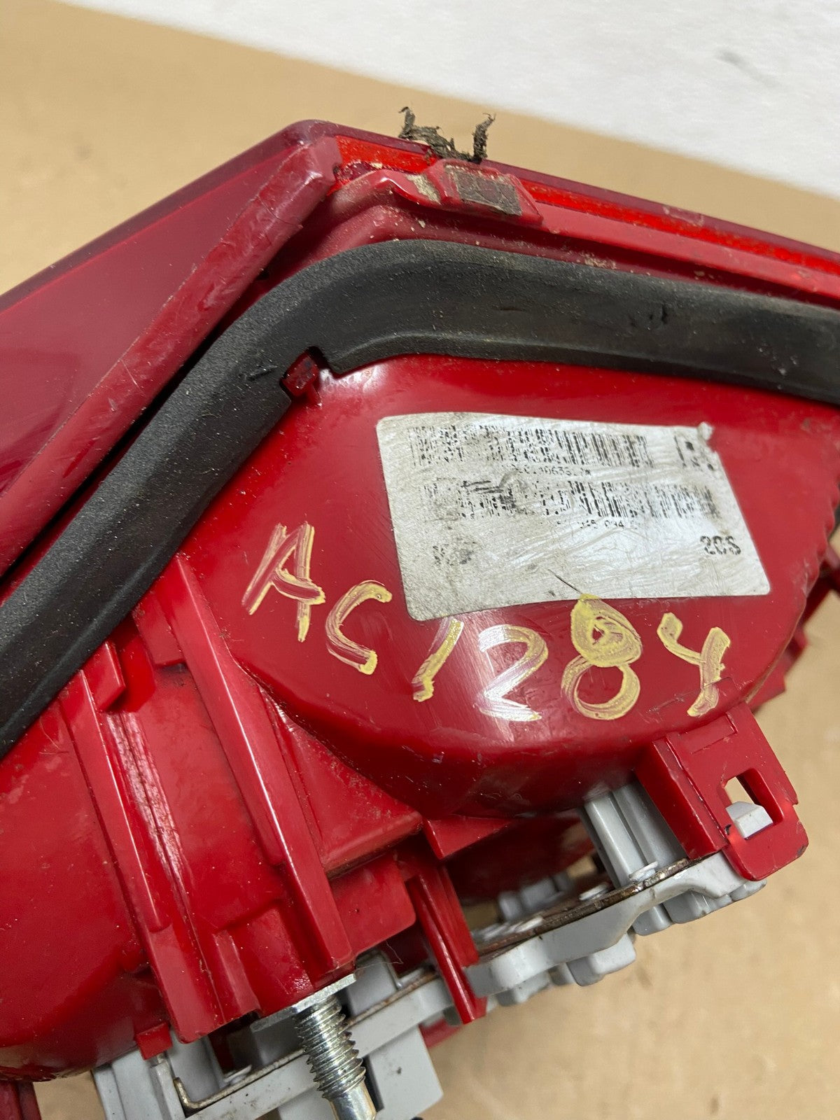 2012 to 2015 Volkswagen Passat Right Passenger Tail light inner Oem AC1284 LK7