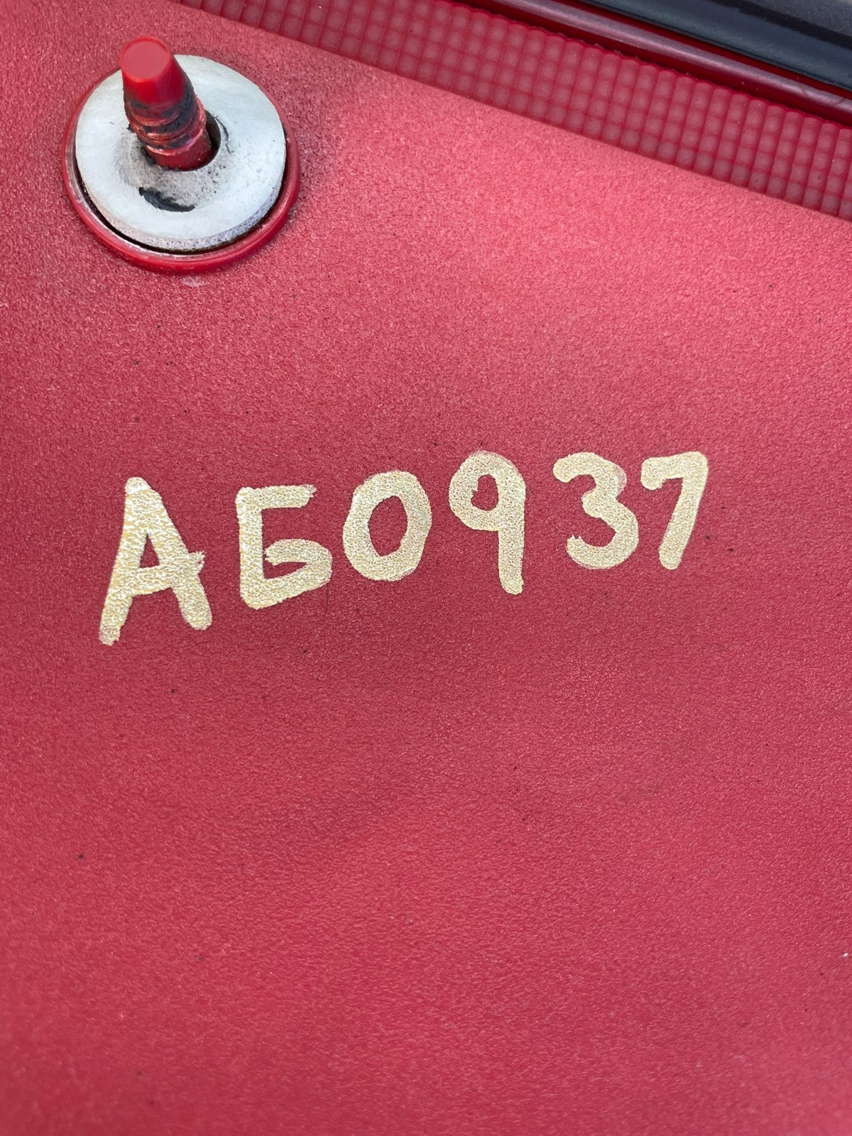 2003 2004 2005 Chevrolet Cavalier Rear Trunk LID Center Tail Light AG0937 DG5