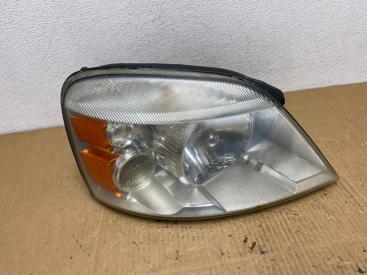 2004 - 2007 Ford Freestar Right Passenger RH Side Headlight Halogen AC7794 DW0