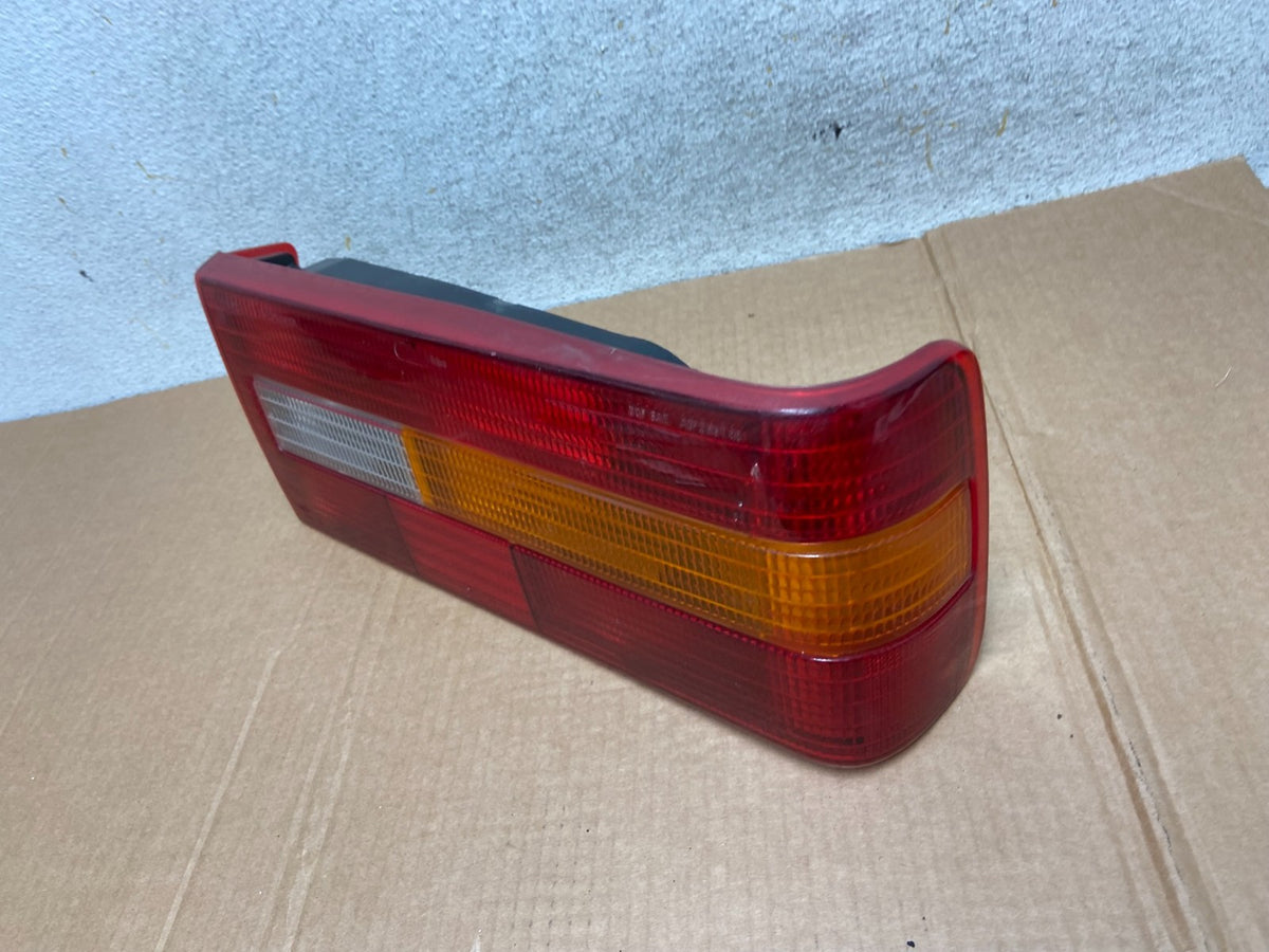 1990-1992 Volvo 740 Right Passenger RH Side Tail Light AI3734 DG1