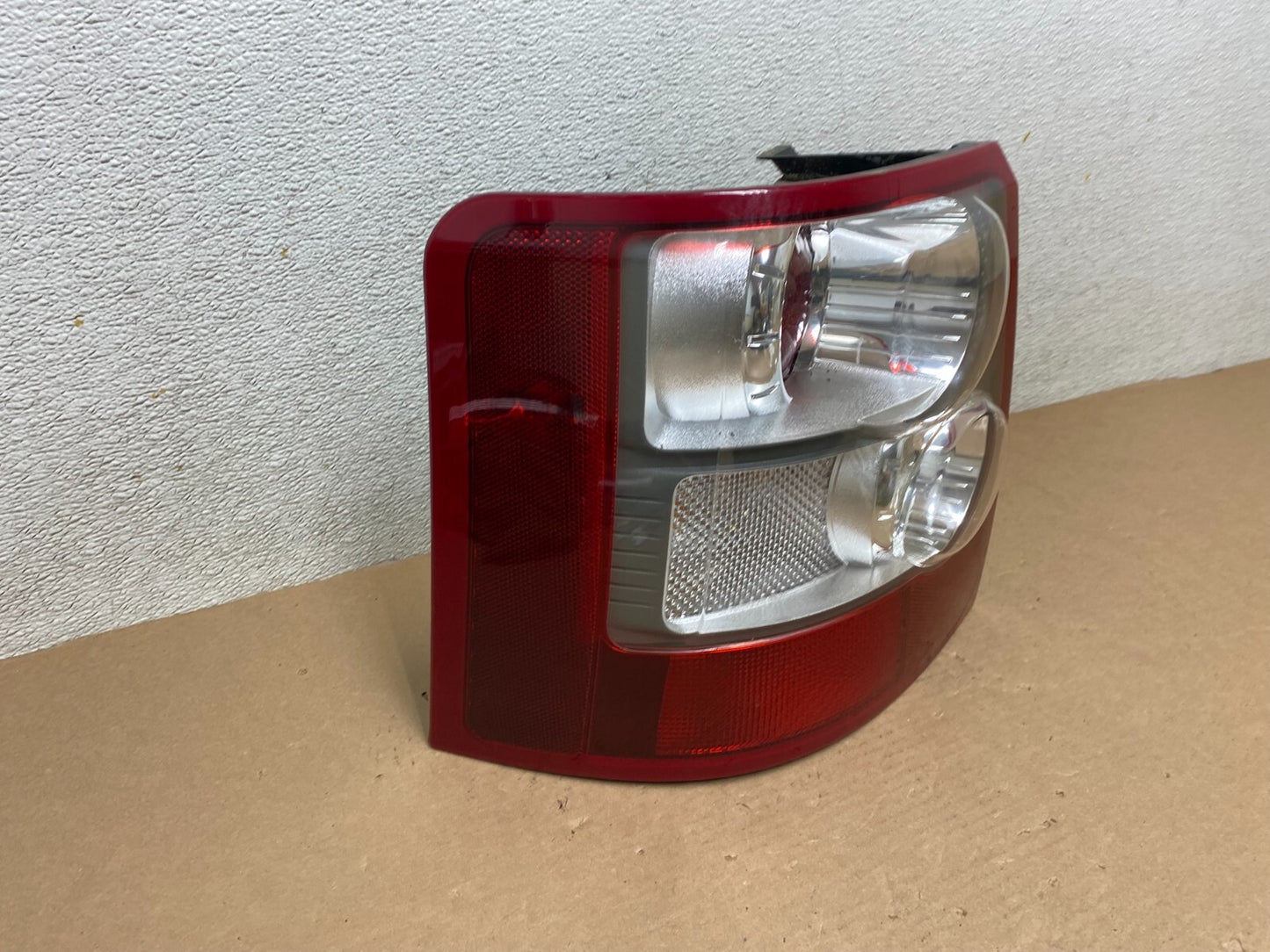 2006 - 2009 Land Rover Range Rover L320 Left Driver LH Tail Light O7620 DW2