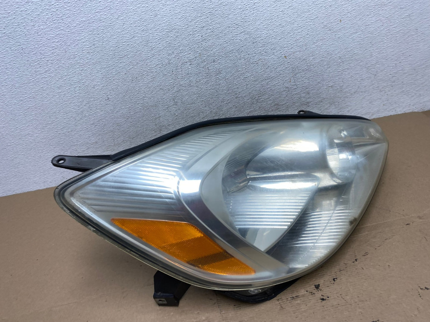 2004-2005 Toyota Sienna Right Passenger Halogen Headlight AF4472 LK2