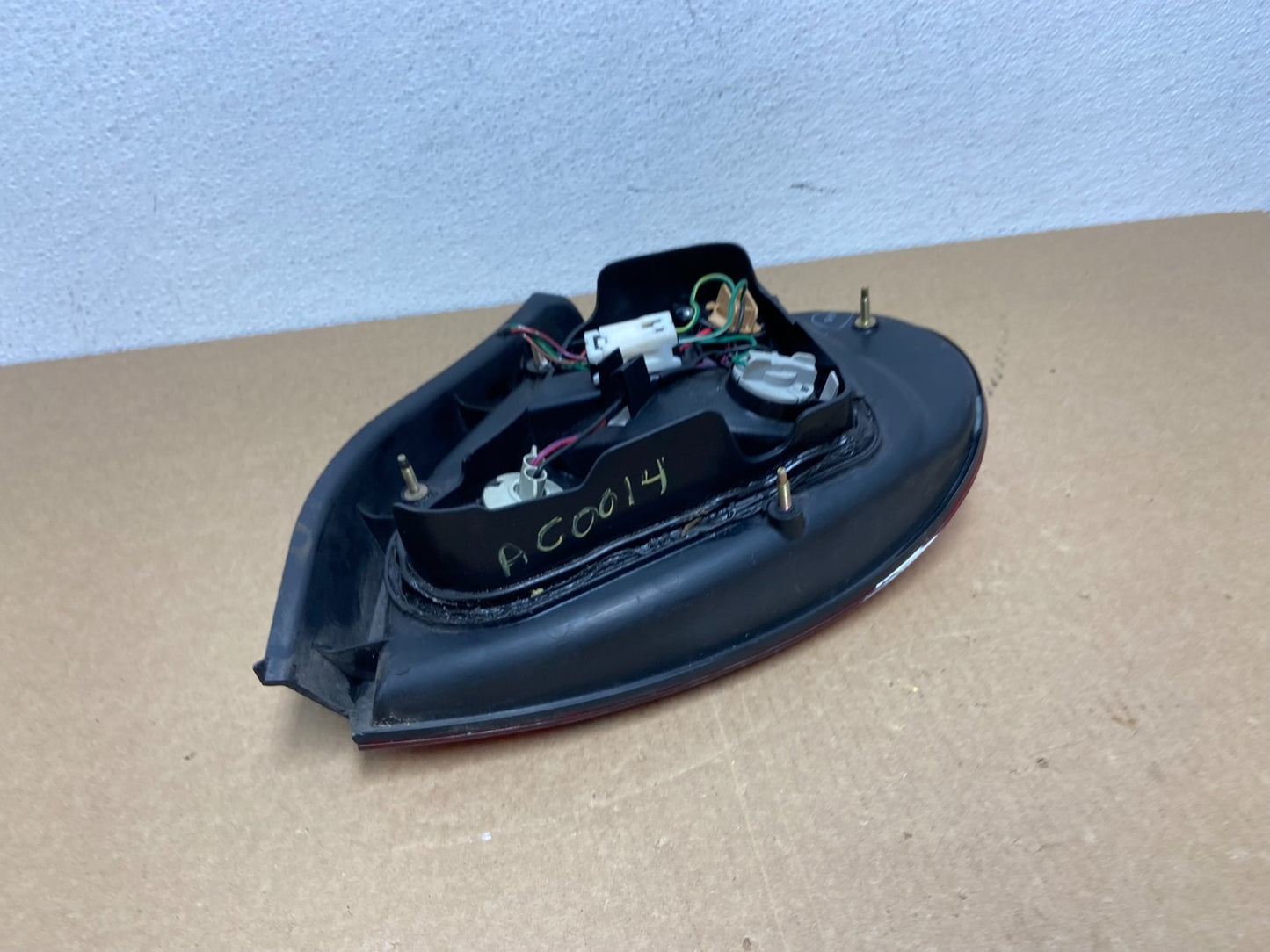 2000 to 2001 Nissan Maxima Left Driver Lh Side Tail Light OEM AC0014 DW4