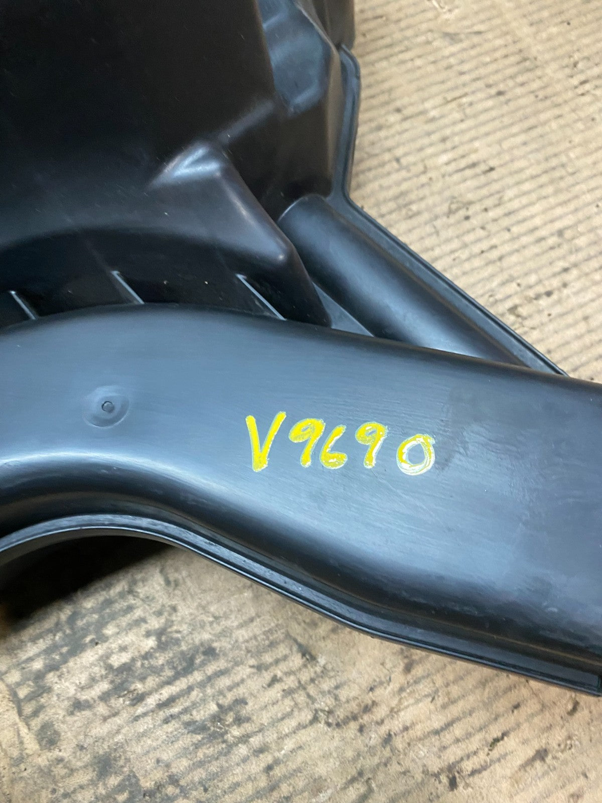 2013 to 2018 Nissan Altima 2.5L Front Air Cleaner Intake Duct Tube V9690 DG9