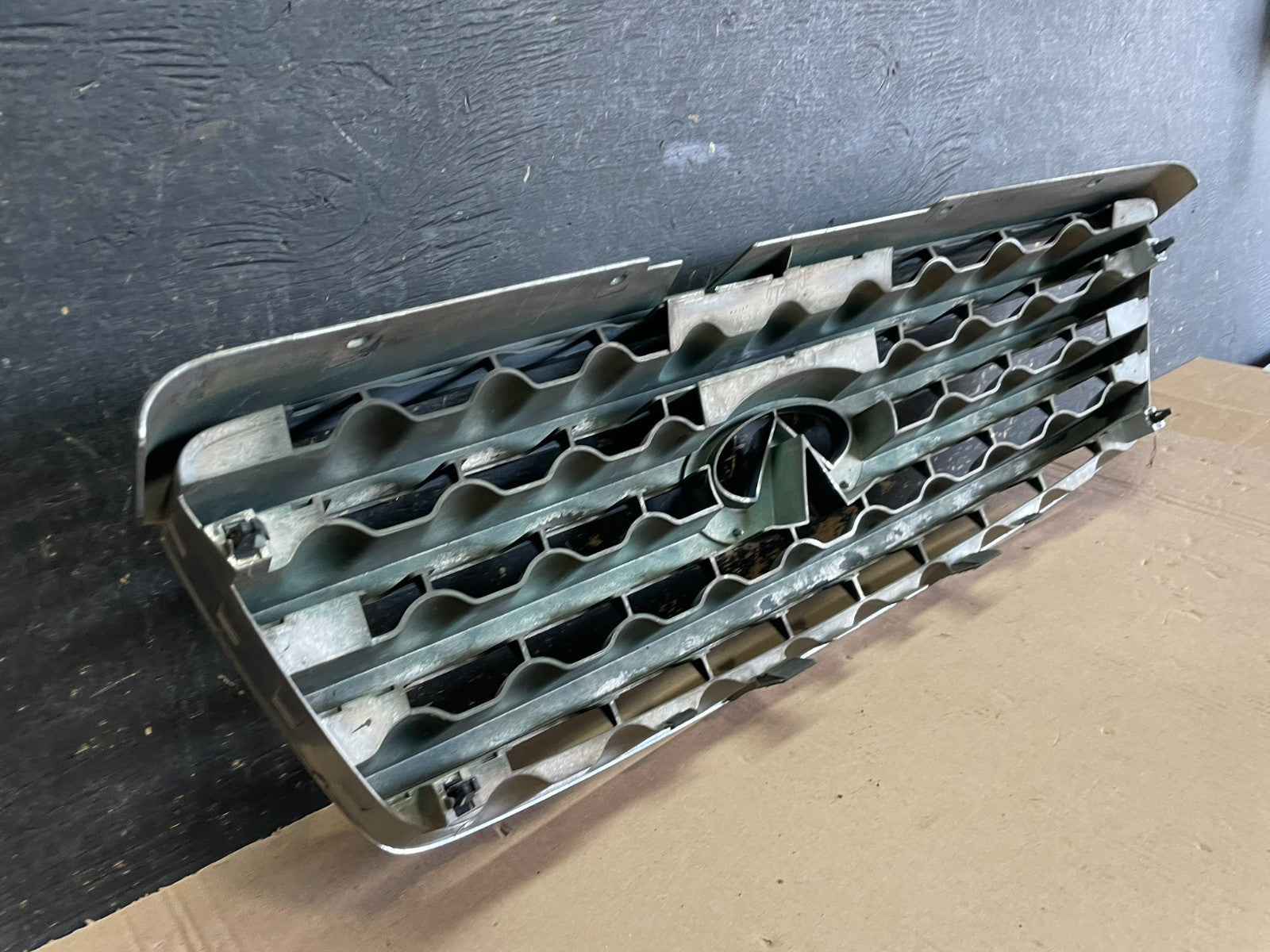 2003 2004 2005 Infiniti FX35 Grill Grille W/ Emblem Oem AA1904 DG7