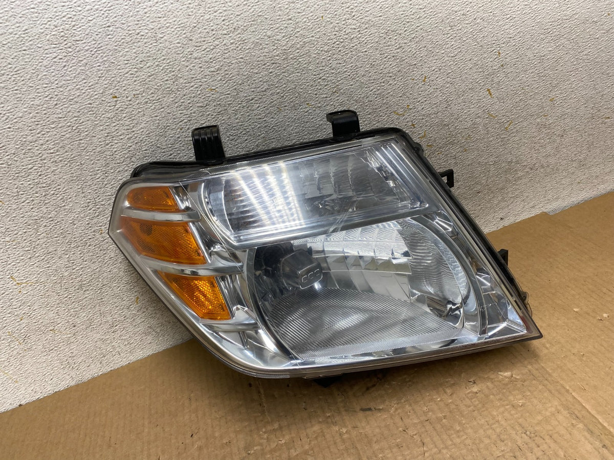 2008 to 2012 Nissan Pathfinder Halogen Headlight Right Passenger AI6558 DW0