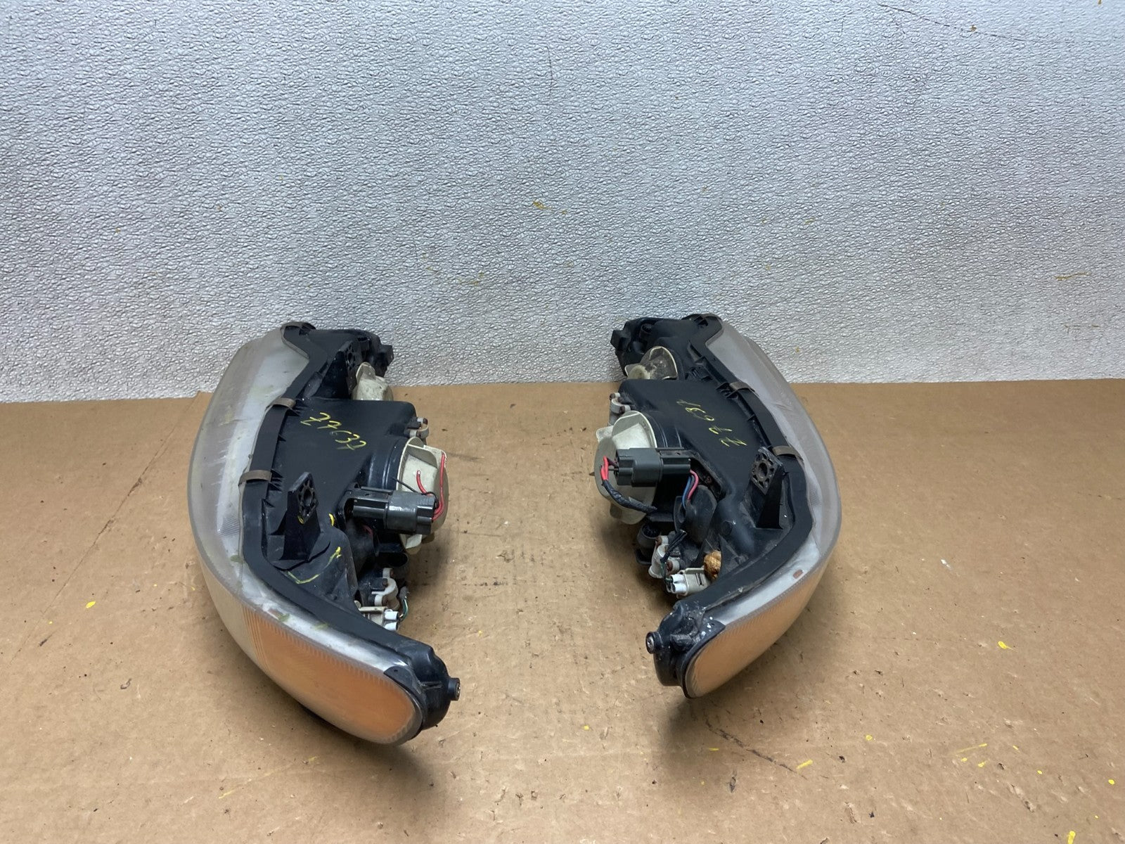 1997 to 1998 Mitsubishi Galant Left+Right Set Headlights Halogen Oem z7637 DG8