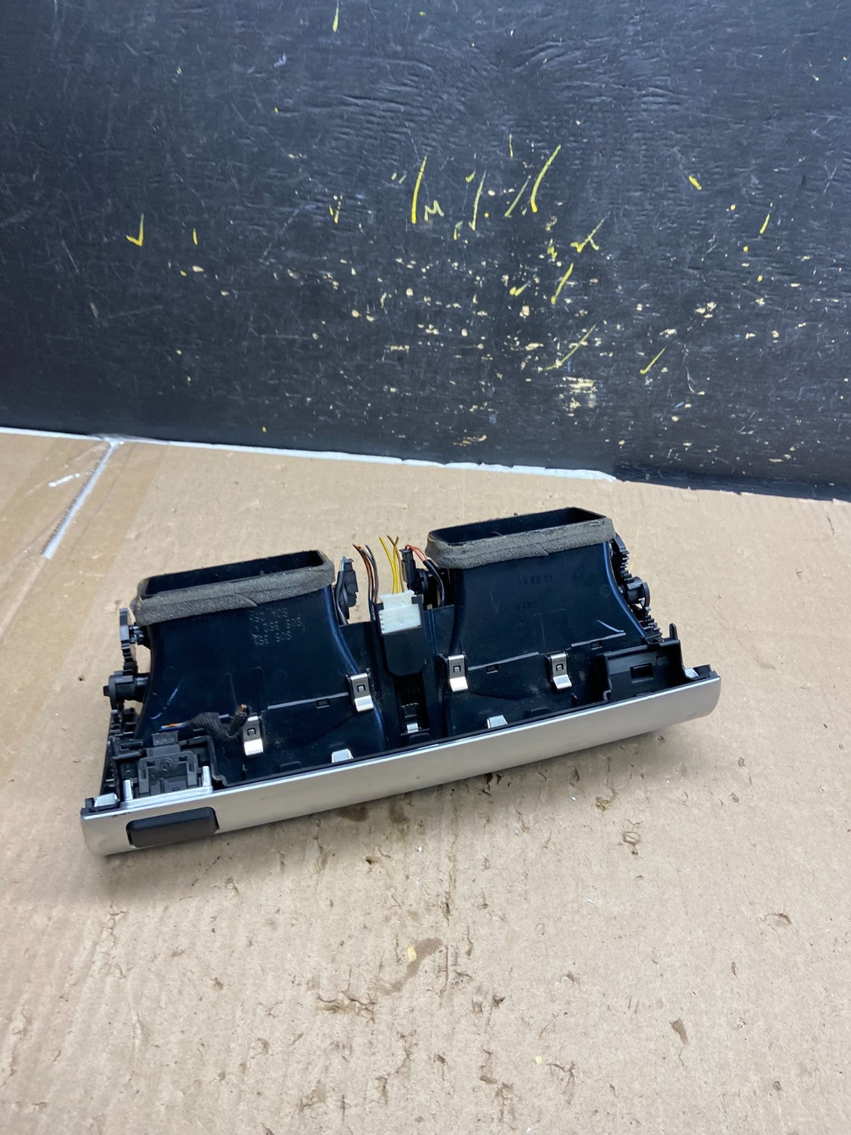 2007 to 2013 BMW X5 X6 Center Console Dash Air Vent OEM AB5387  DG4