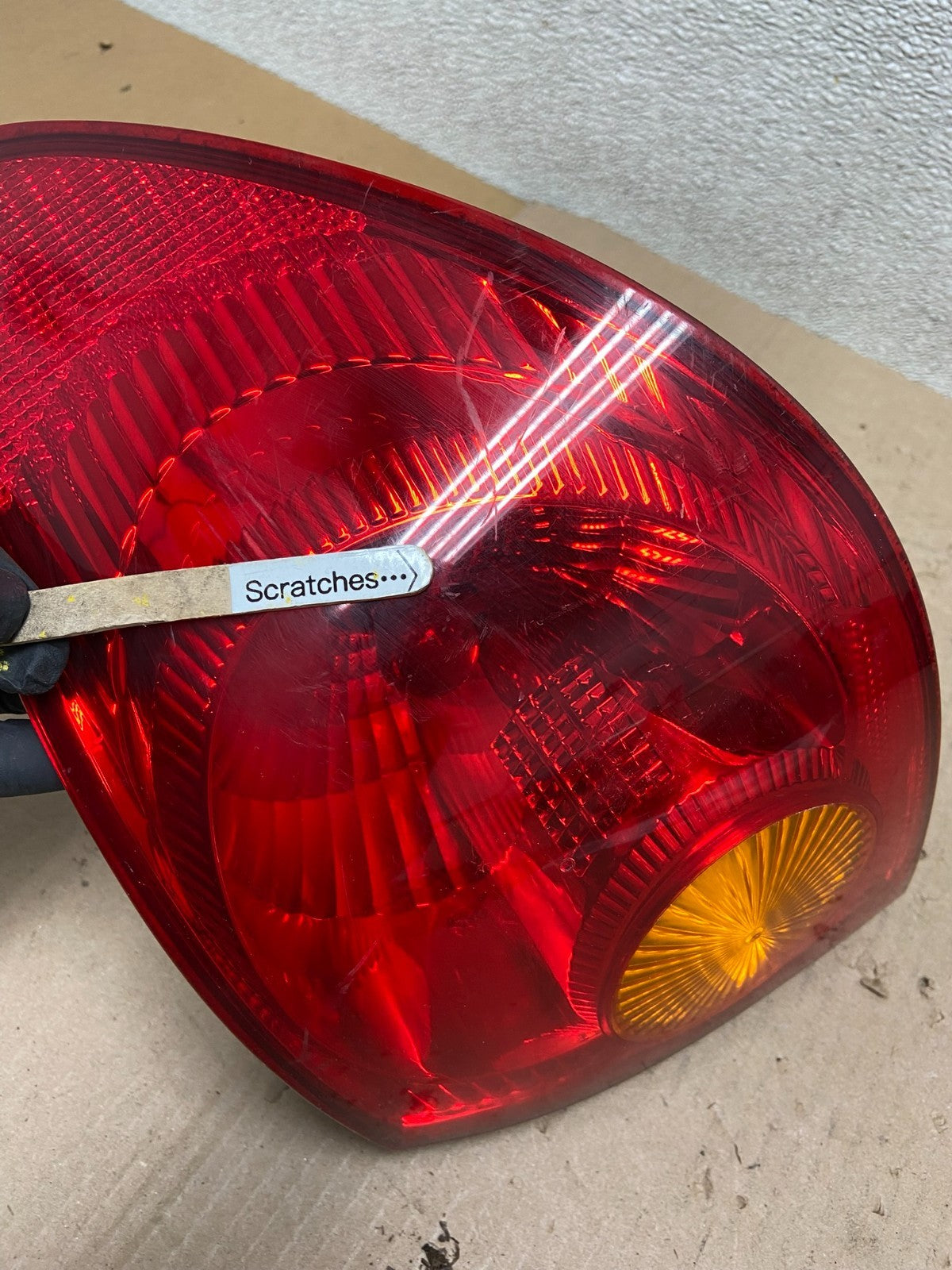 2003 to 2005 Toyota Corolla Right Passenger RH Side Tail Light Oem AA0411 DW3