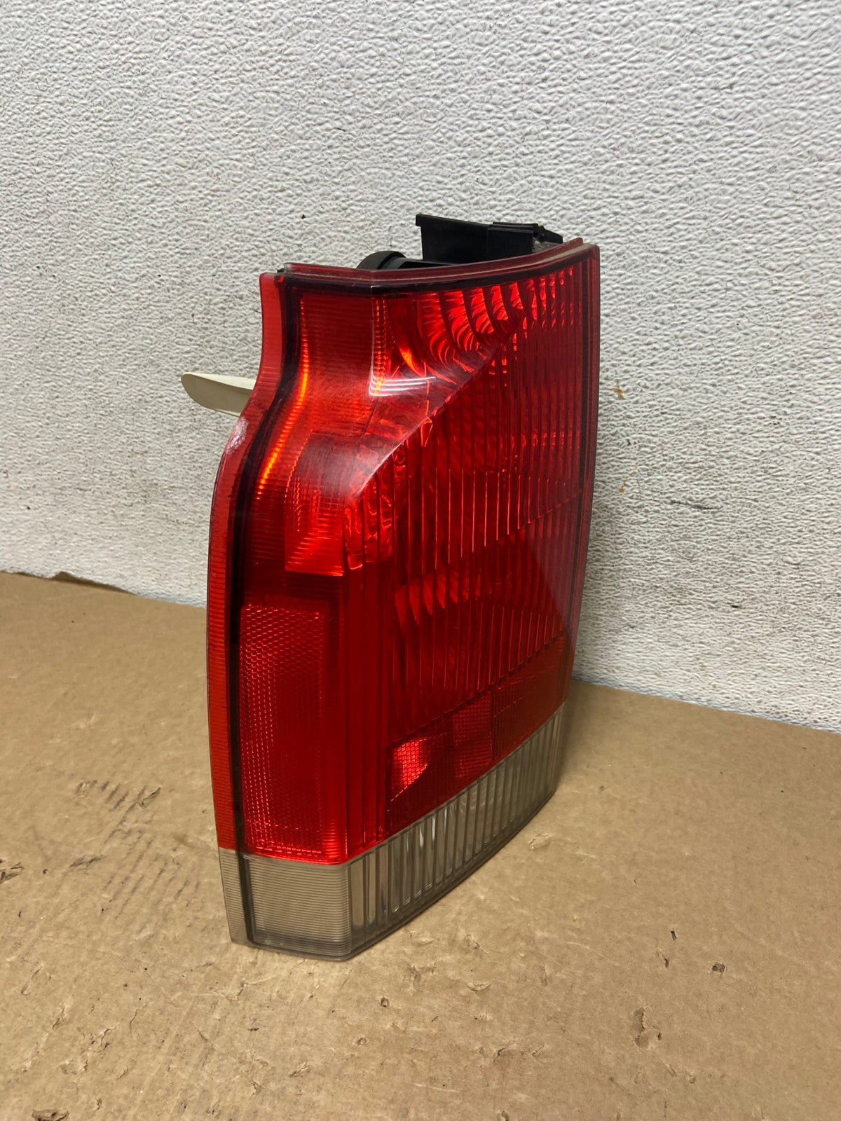 2001 - 2004 Volvo Xc70 V70 Left Driver LH Side Tail Light AF7444 LK2
