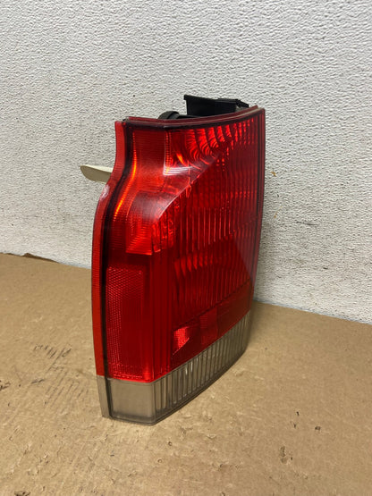 2001 - 2004 Volvo Xc70 V70 Left Driver LH Side Tail Light AF7444 LK2