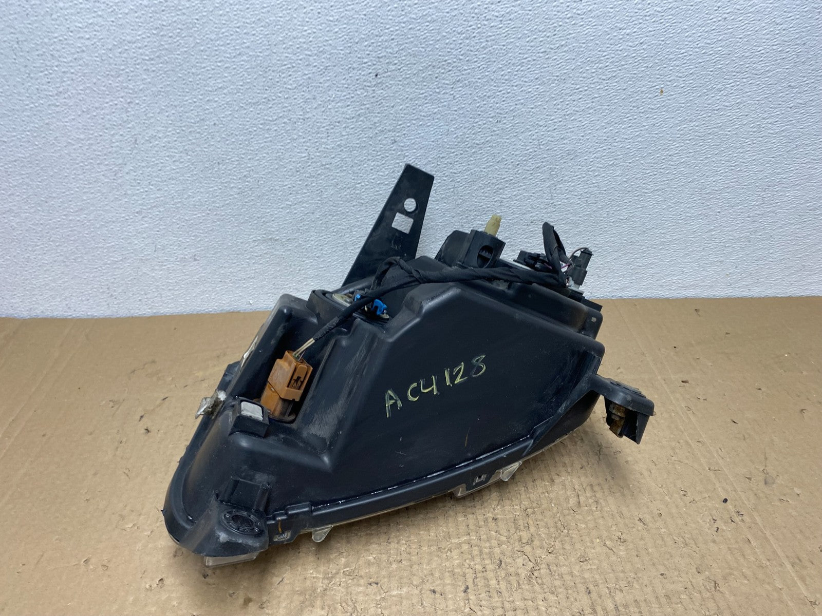 2011-2013 Jeep Grand Cherokee Right Passenger Halogen Headlight AC4128 DW8