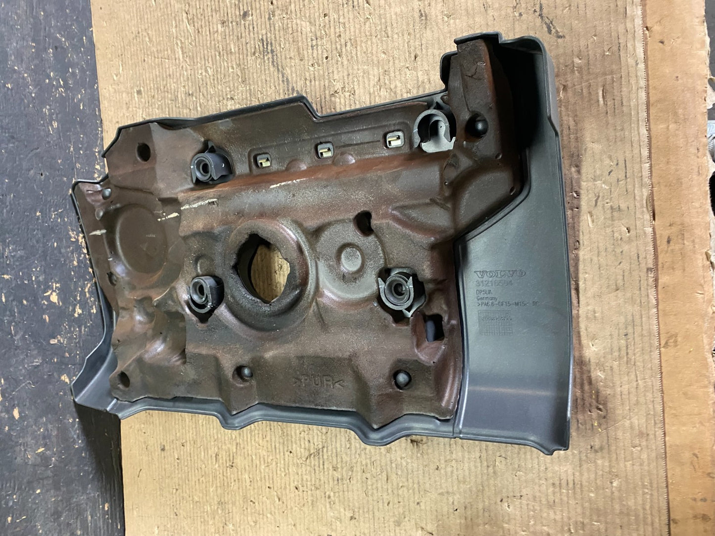 2006 to 2008 Volvo XC90 OEM 3.2L Upper Top Engine Motor Dust Cover Oem S3646 DG6